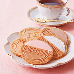 petites gaufres, fugetsudo, kobe fugetsudo, japanese cookies, プティーゴーフル, best luxury japanese desserts, luxury Japanese desserts, best Japanese snacks, hard to find japanese dessert online, fancy dessert gift, fancy japanese dessert, best fancy japanese dessert, traditional japanese dessert, axaliving, axaliving toronto, desserts that you can only find in japan